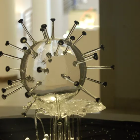 obra de un virus de vidrio