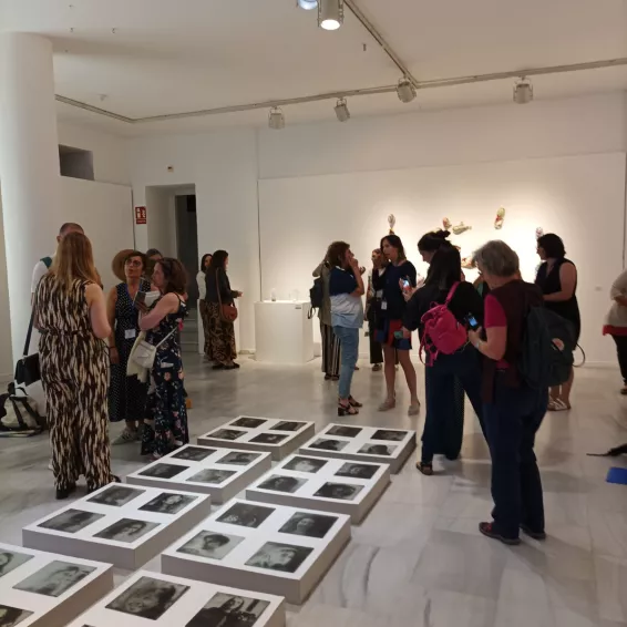 personas en la sala