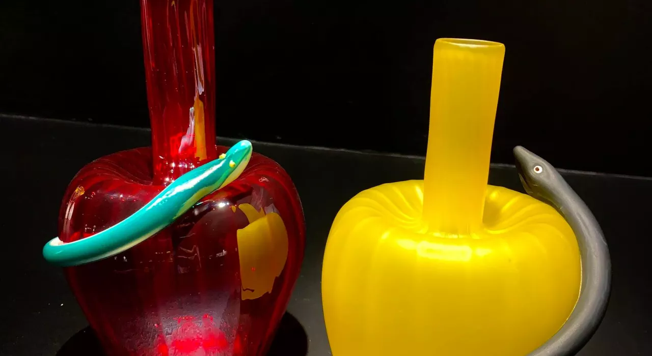 vaso rojo y amarillo